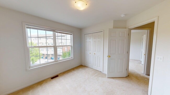 Building Photo - 2974 Barclay Way