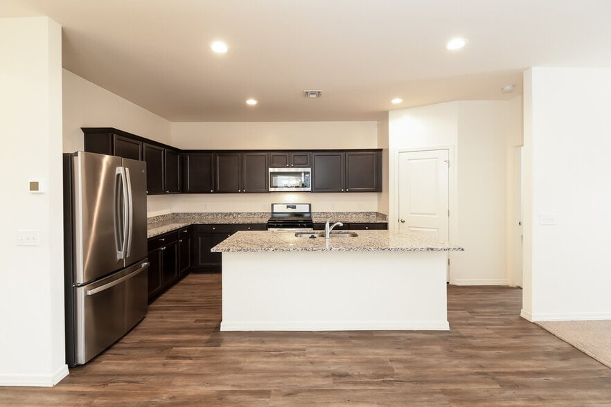 Building Photo - 480 W White Sands Dr