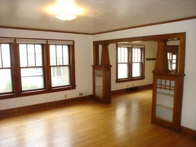 Building Photo - 205 N Few St