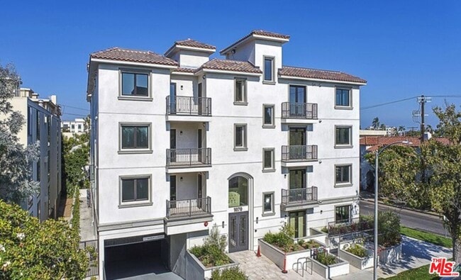 Building Photo - 1070 S Bedford St