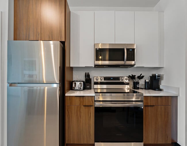 Building Photo - 600 Broadway-SI ID1240310P