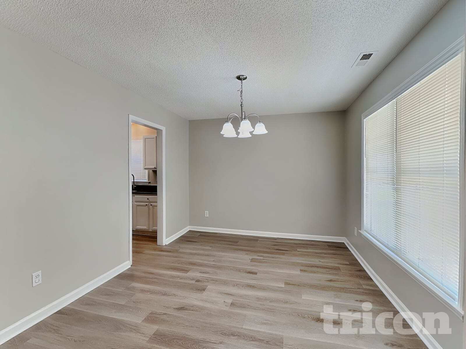 Building Photo - 4417 Woodlawn Dr