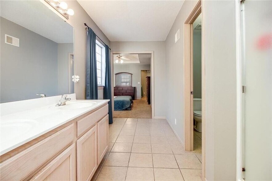 Building Photo - 2122 SW Gooseberry Ln