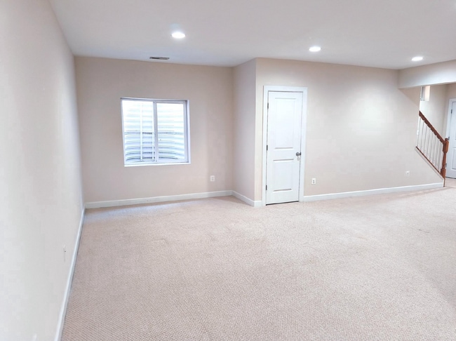 Building Photo - Luxurious Single-Family Home in Vibrant One Loudoun!