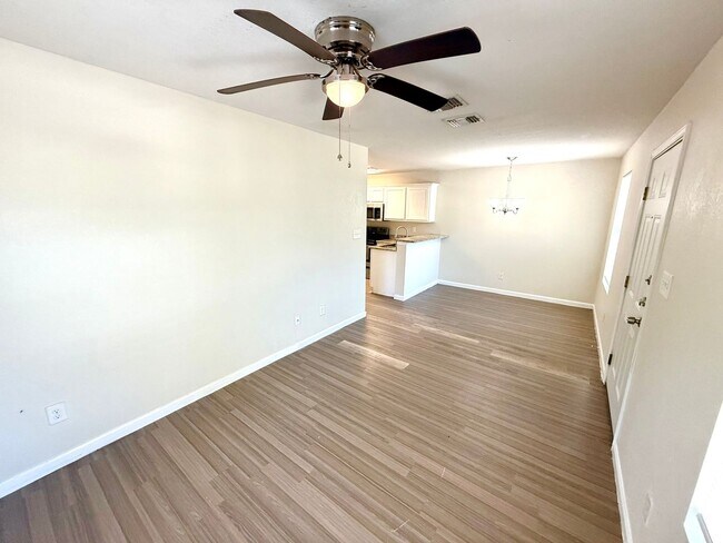 Building Photo - 1611 N Navidad St