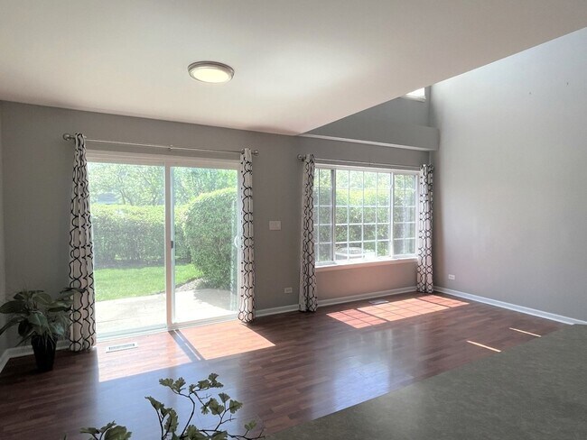 Building Photo - 868 Brompton Ct