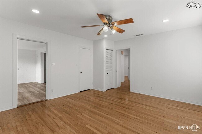 Building Photo - 2409 Martin St