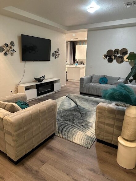 Building Photo - 6424 N Florence Ave