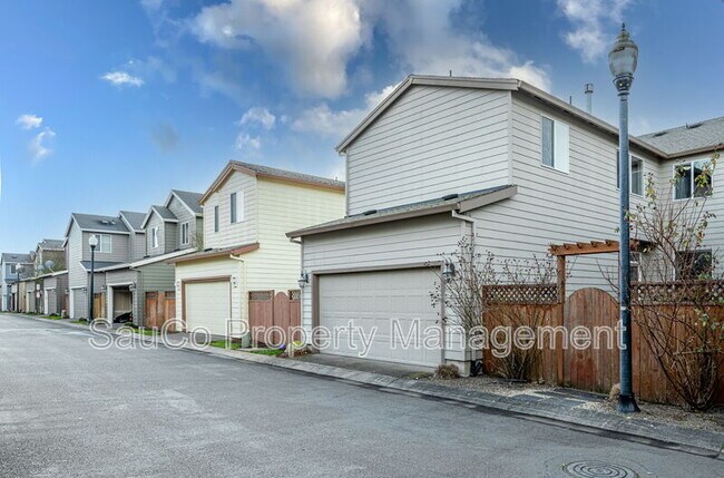 Building Photo - 3722 SE Oakleaf St