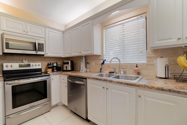 Building Photo - 12524 Shoreline Dr