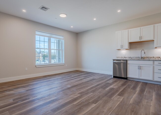 Building Photo - 18 Sullivan St