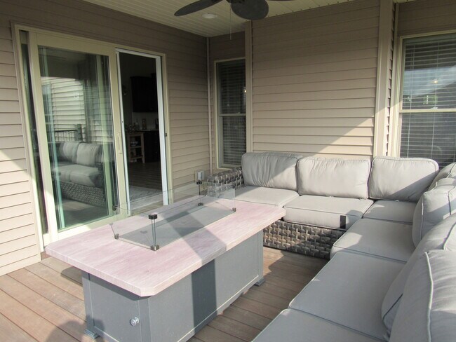 Building Photo - 3761 Deckard Dr