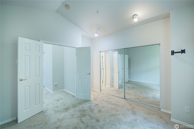 Building Photo - 2bd/2.25ba Bothell Townhome