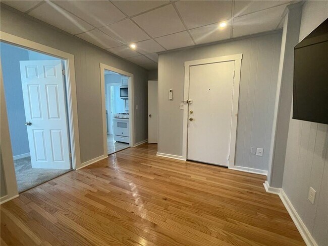 Building Photo - 40-40 Freebody St