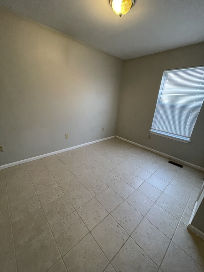 Building Photo - 1500 Iris Dr