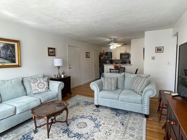 Building Photo - 32 Whitman Rd