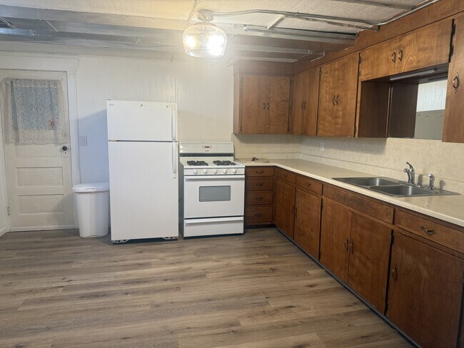 Building Photo - 181 W 300 N