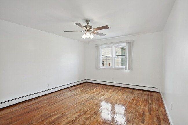 Building Photo - 140 Hopkins Ave