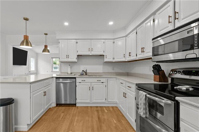 Building Photo - 12 Granada Ter