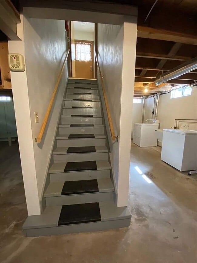 Building Photo - 808 Turner St