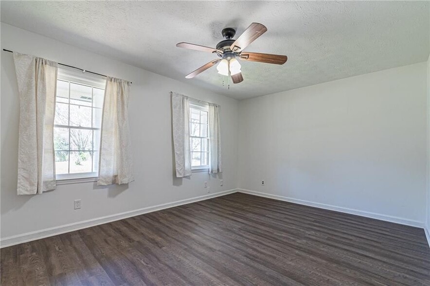 Building Photo - 926 Live Oak Ct