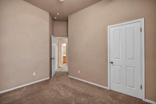 Building Photo - 5700 Lomita Verde Cir