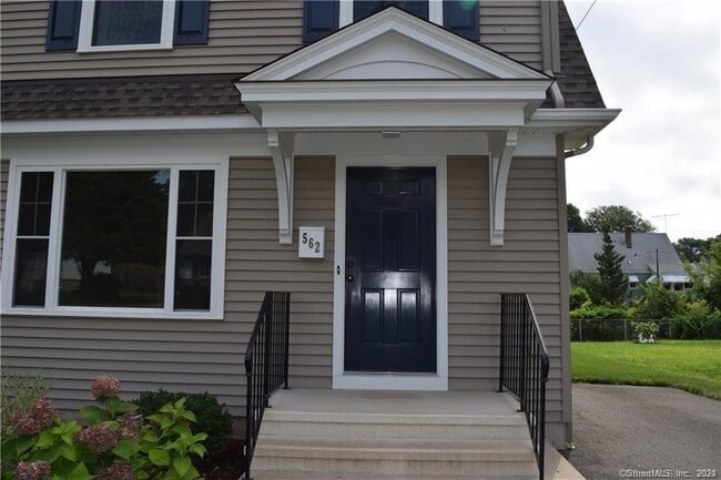 Building Photo - 562 Light St