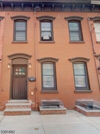 Building Photo - 16 Eagles St