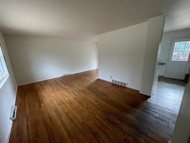 Building Photo - "Charming Bi Level Home, 3-Bed Oasis with 2 Baths in Boulder - Avail 8/15/26