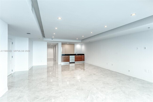 Building Photo - 3535 S Ocean Dr