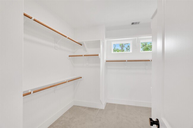 Building Photo - 15181 Frst Grv Dr