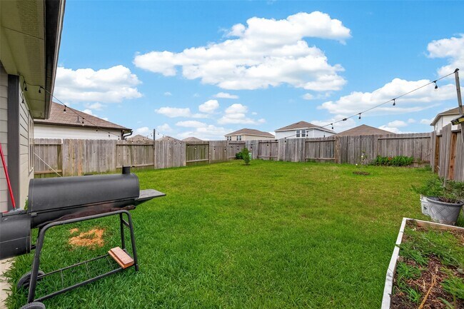 Building Photo - 10411 Meadow Saffron Dr