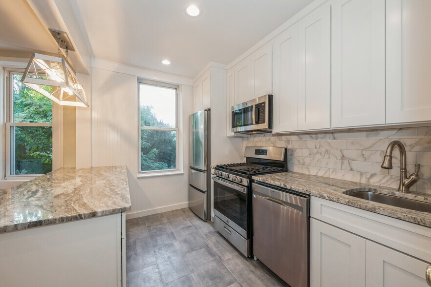 Building Photo - 274 76th St