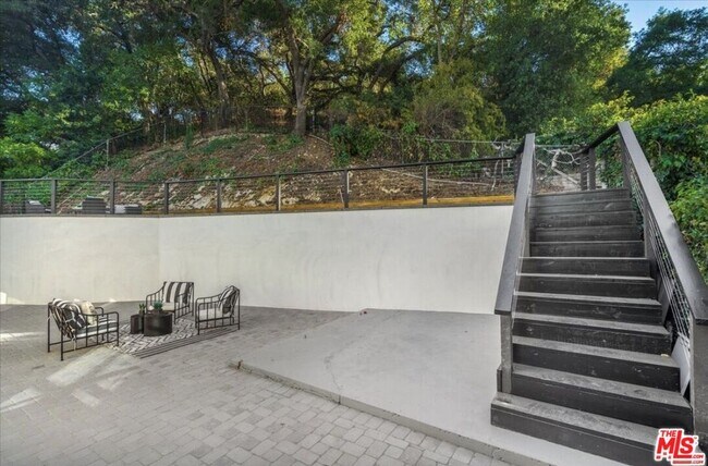 Building Photo - 3873 Royal Woods Dr