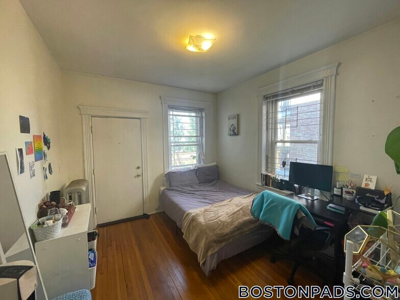 Building Photo - 16 Fuller St