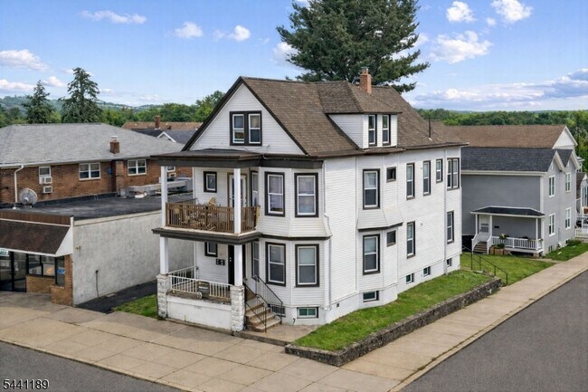 Building Photo - 315 Haledon Ave
