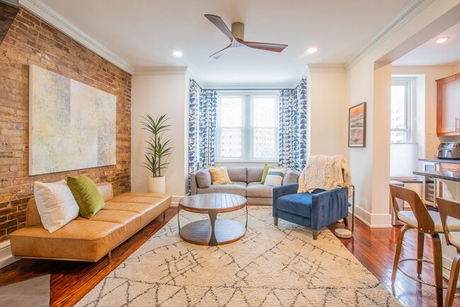 Building Photo - Stunning 2 BR/2 BA Condo in Dupont Circle!