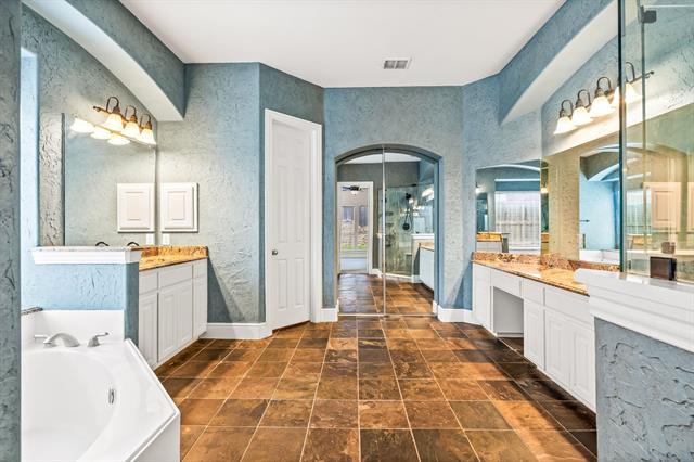 Building Photo - 4205 Lansbury Dr