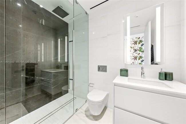 Building Photo - 300 Biscayne Blvd Way