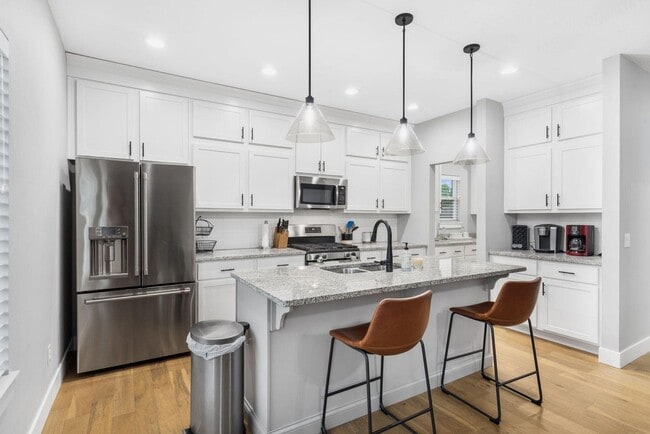 Building Photo - Beautiful 3 Bedroom Home w/ Flex Room!