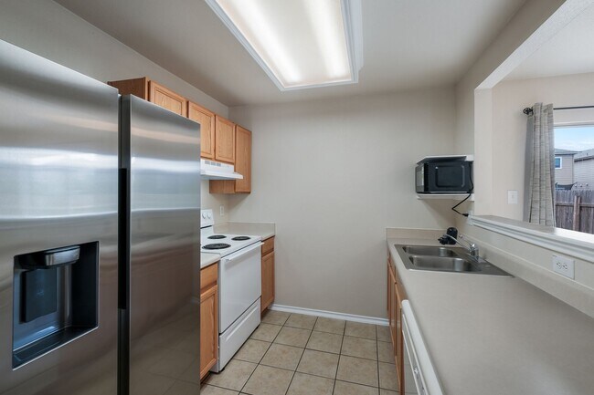 Building Photo - Well-Maintained Home with Open Layout & Great Location