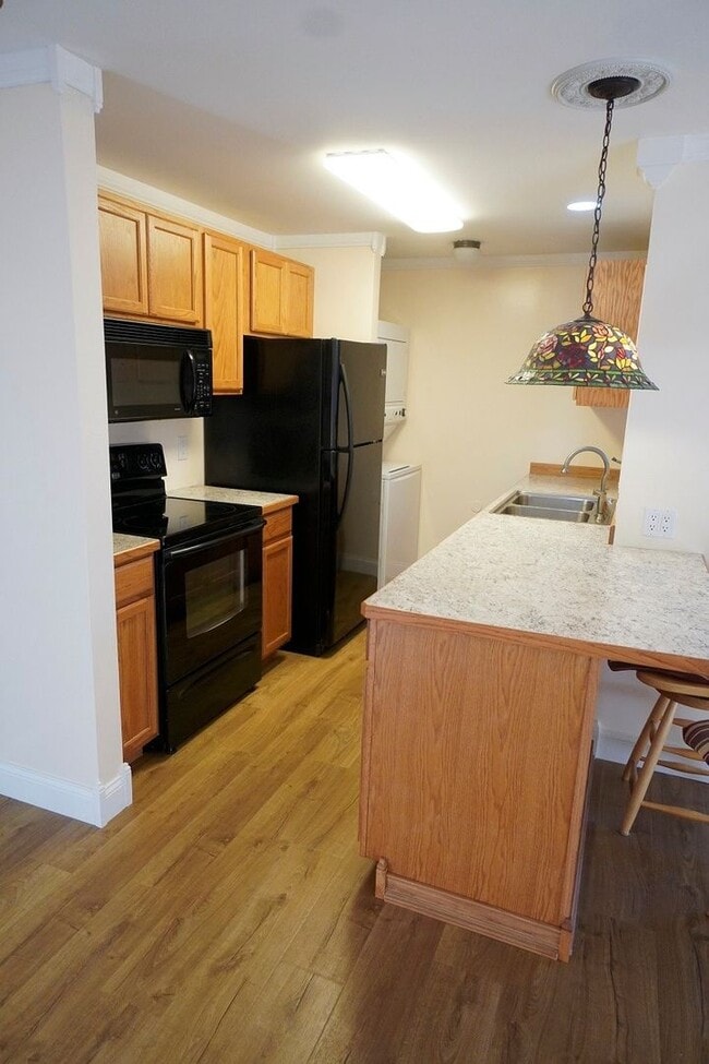 Building Photo - 2 Bed 2 Bath South Anchorage Condo!