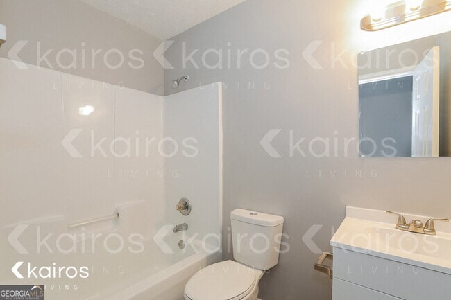 Building Photo - 415 Deer Park Dr