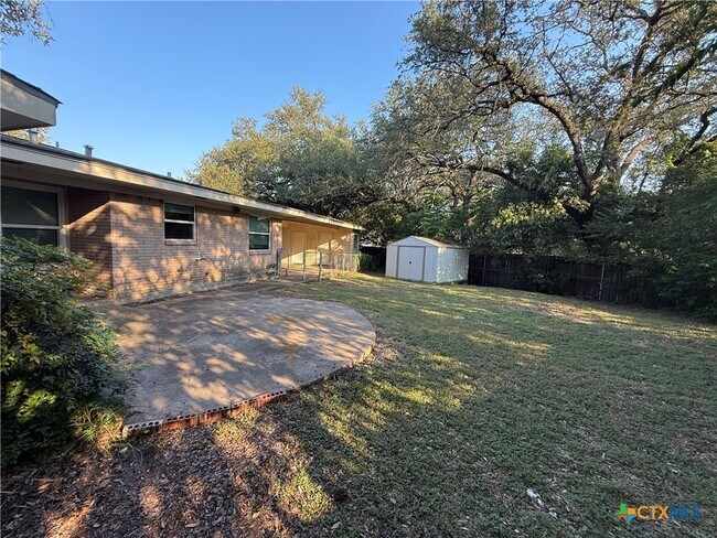 Building Photo - 1400 N East St