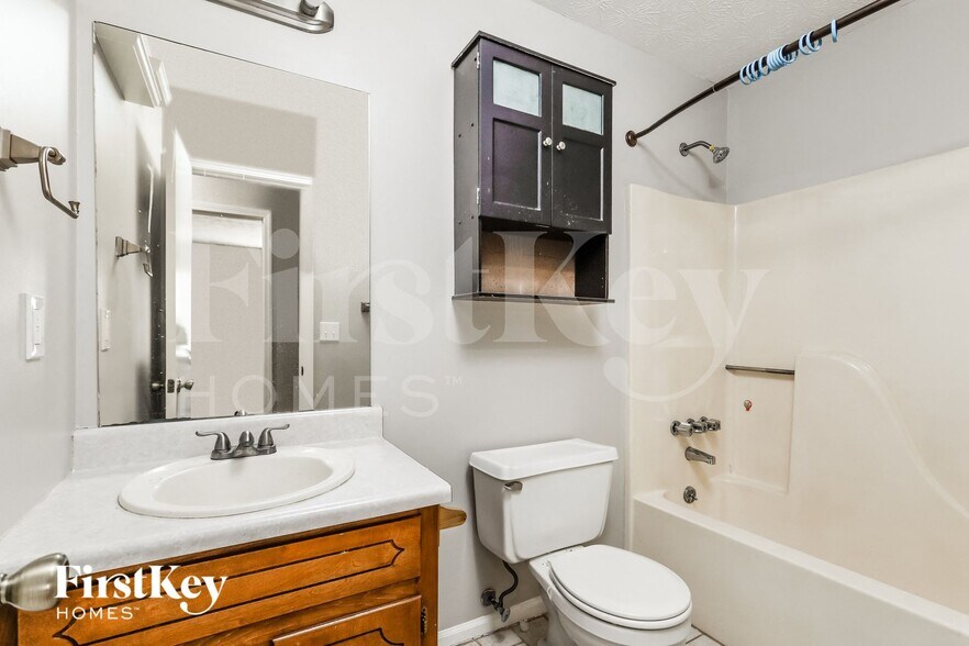 Building Photo - 4149 Warren Rd