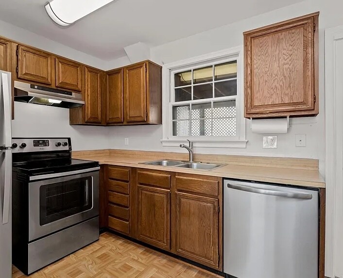 Building Photo - 1902 Curtis Ct SE