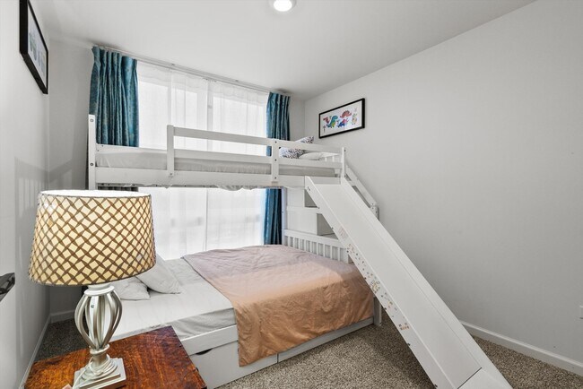 Building Photo - 343 Summit Cir