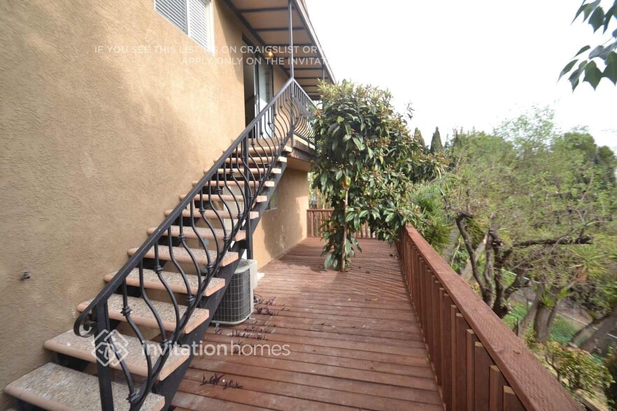 Building Photo - 1736 Kilbourn St