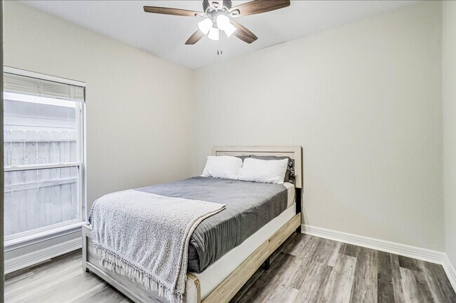 Building Photo - 2518 Date Palm Dr