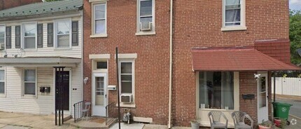 Building Photo - 2 Bedroom - 1 Bath Apartment - Carlisle PA